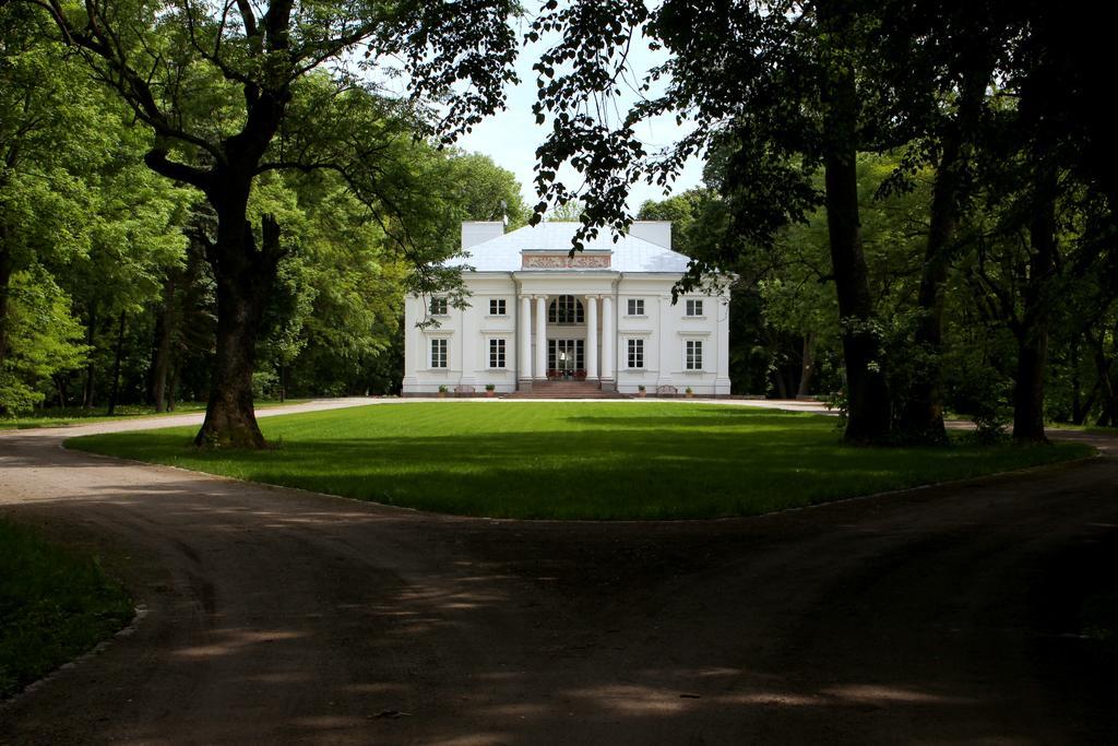Palac Cielesnica Exterior photo